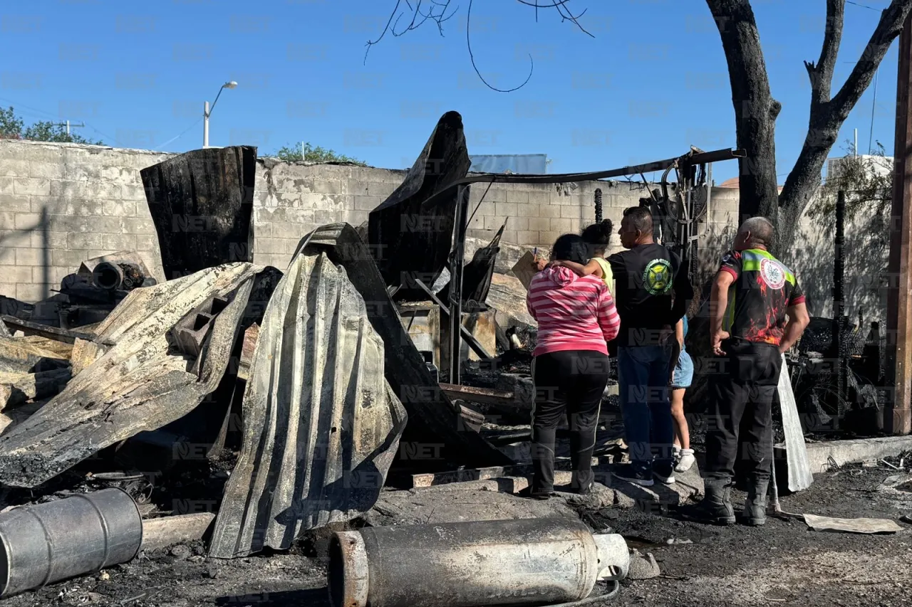 Padre salva a su familia de morir en incendio; perdieron su casa de madera