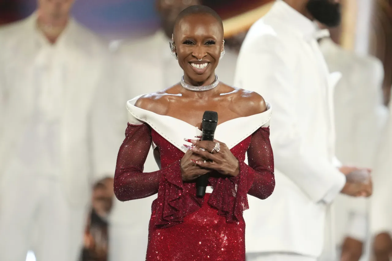 Cynthia Erivo inaugura los premios Tony con consejos de Oprah Winfrey