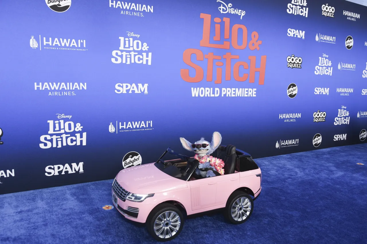 'Lilo & Stitch' lidera en taquilla por tercera semana seguida