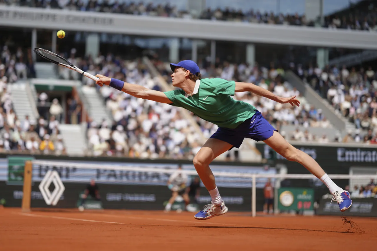 Roland Garros: Alcaraz levanta 3 bolas de partido y fuerza un quinto set