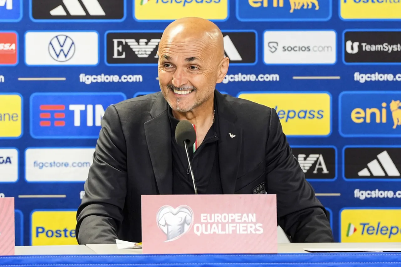 Italia corre al técnico Luciano Spalletti tras derrota contra Noruega