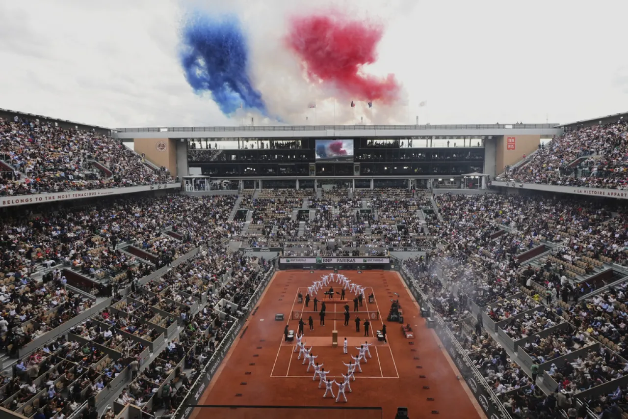Roland Garros: Alcaraz levanta 3 bolas de partido y fuerza un quinto set