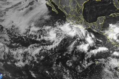 Tormenta tropical Bárbara se fortalece frente a costa de México
