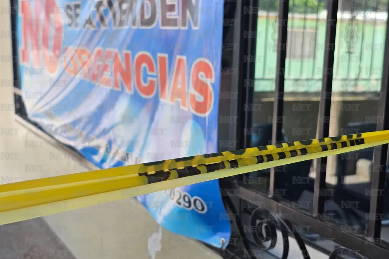 Intercambian balazos desde vehículos en movimiento