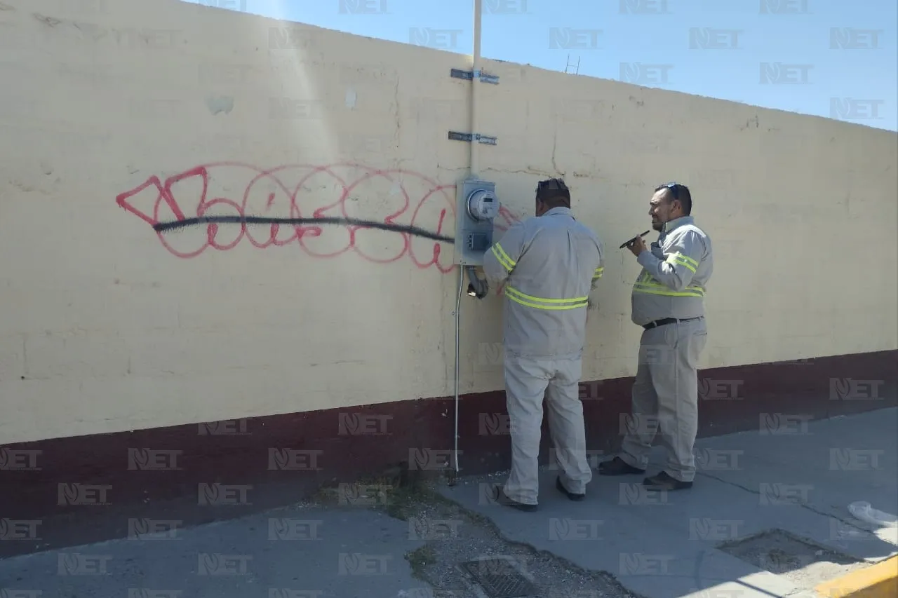 Bloquean oficinas de la CFE padres de la Primaria Fernando Montes de Oca