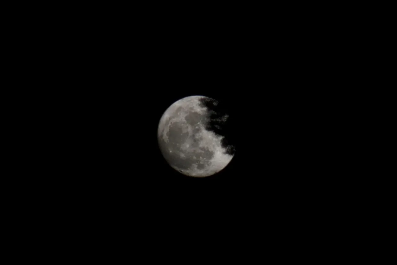No lo olvides, sal a ver la Luna de Fresa