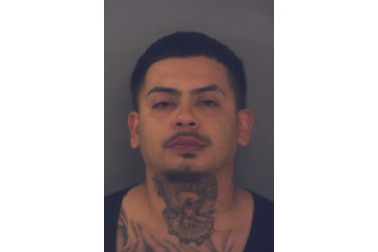 El Paso: Conducía Mustang sin faros e ignora solicitud de detención