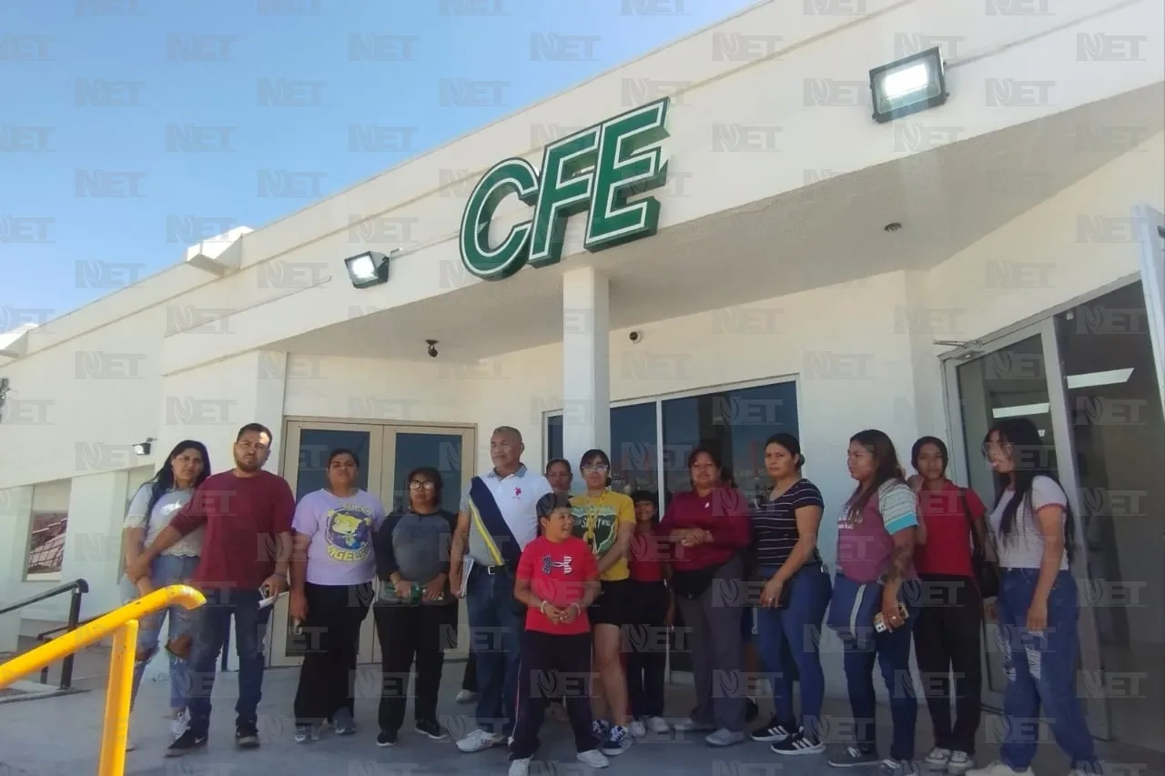 Bloquean oficinas de la CFE padres de la Primaria Fernando Montes de Oca