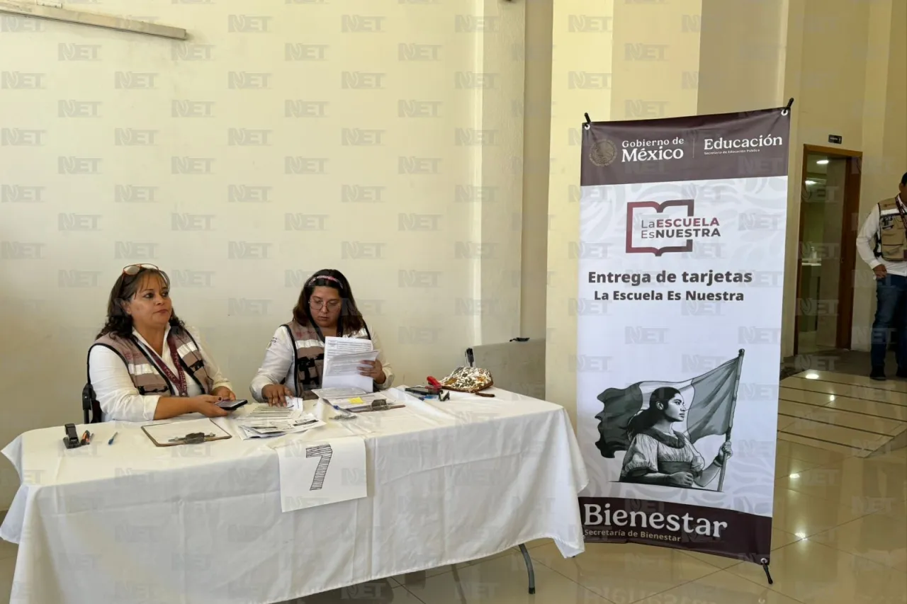 Reciben 165 escuelas tarjetas del programa LEEN