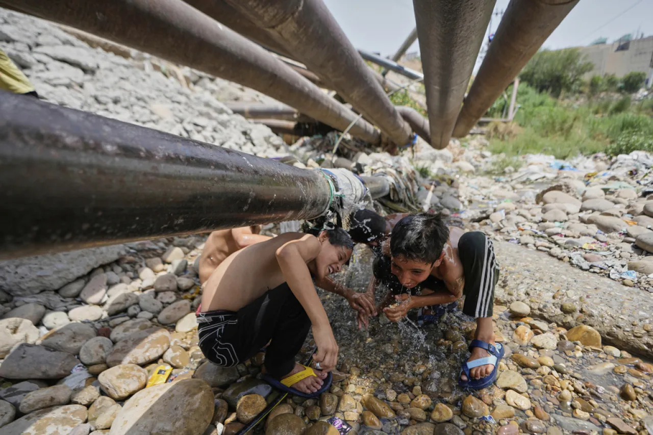 Calor en India llega a los 47ºC y pone el riegos la salud de la población