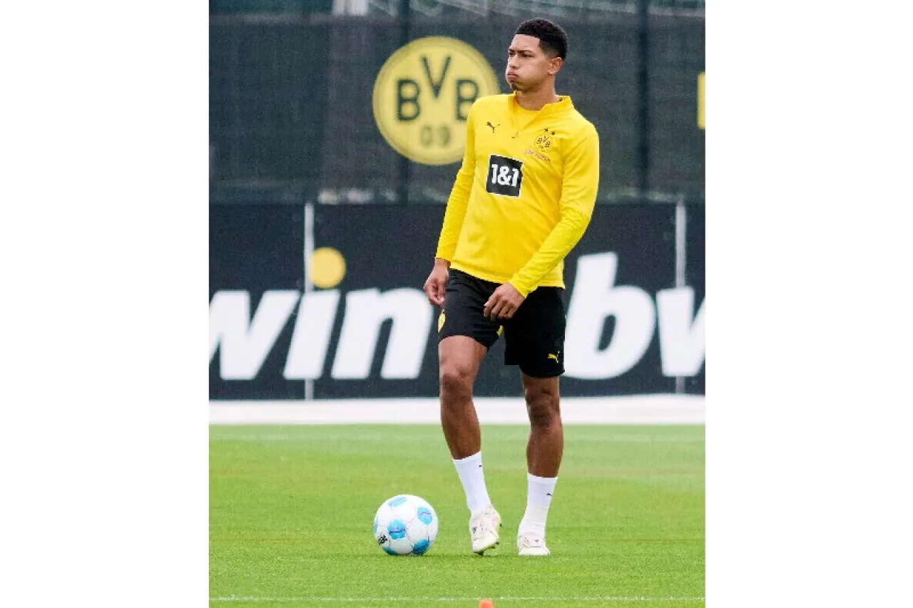 Firma Borussia Dortmund a Jobe, hermano de Jude Bellingham