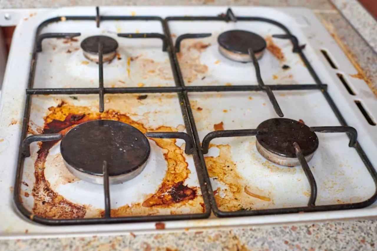 Deja tu parrilla impecable: tips para eliminar la grasa sin dañar las superficie