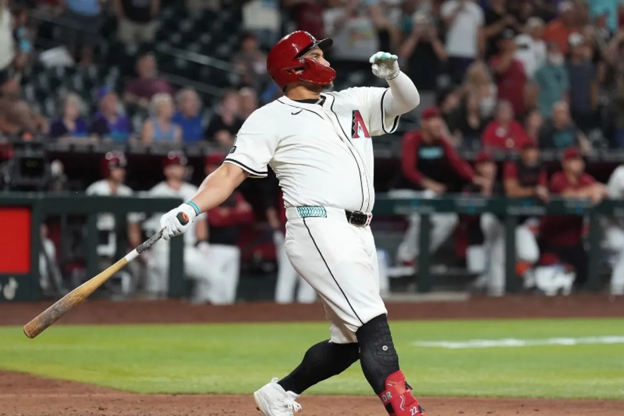 Video: Josh Naylor pega grand slam para dejar en el terreno a los Marineros