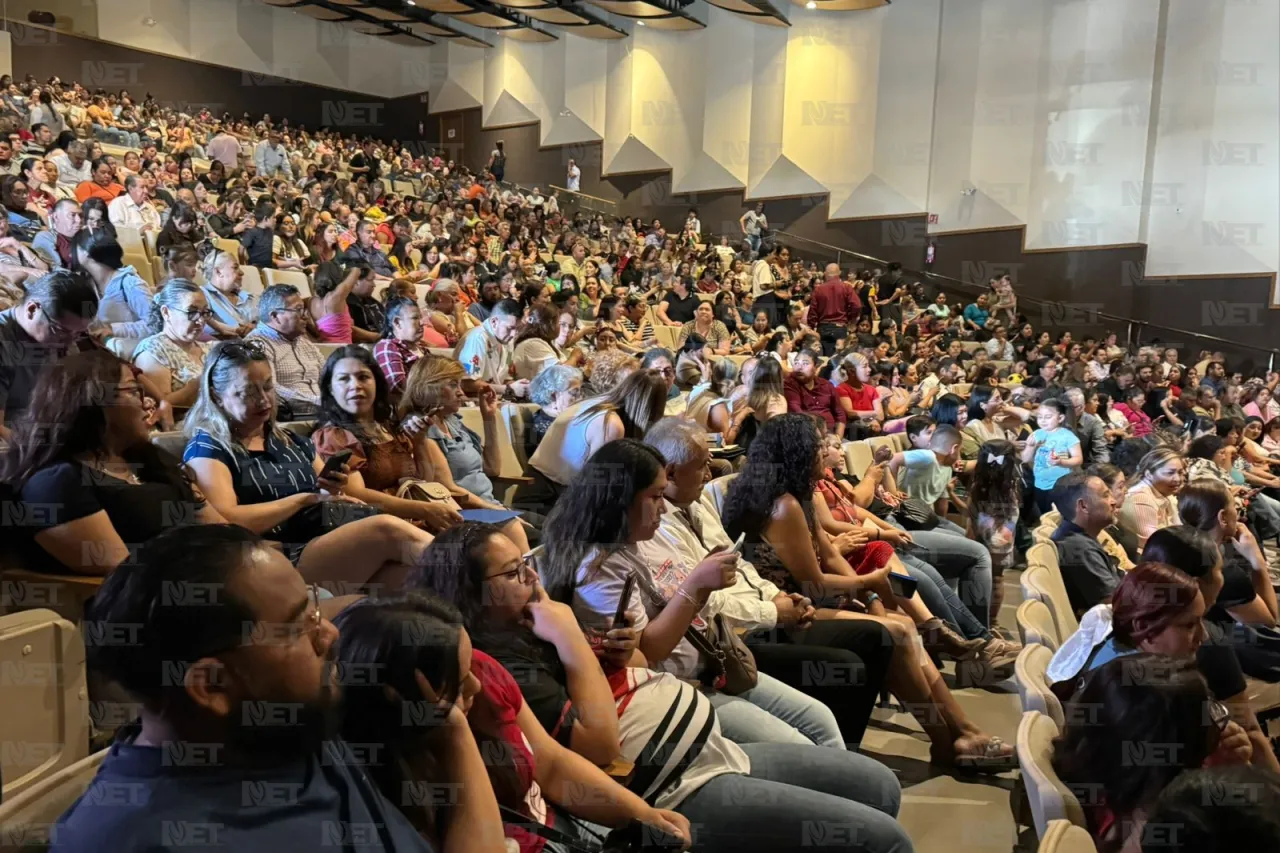 Reciben 165 escuelas tarjetas del programa LEEN