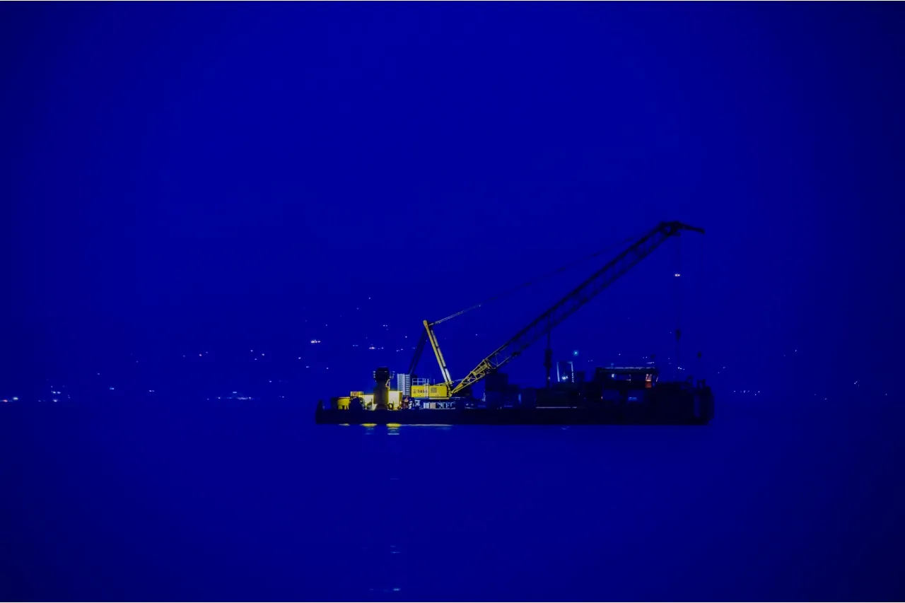 Planean sacar del mar a superyate que se hundió cerca de Sicilia