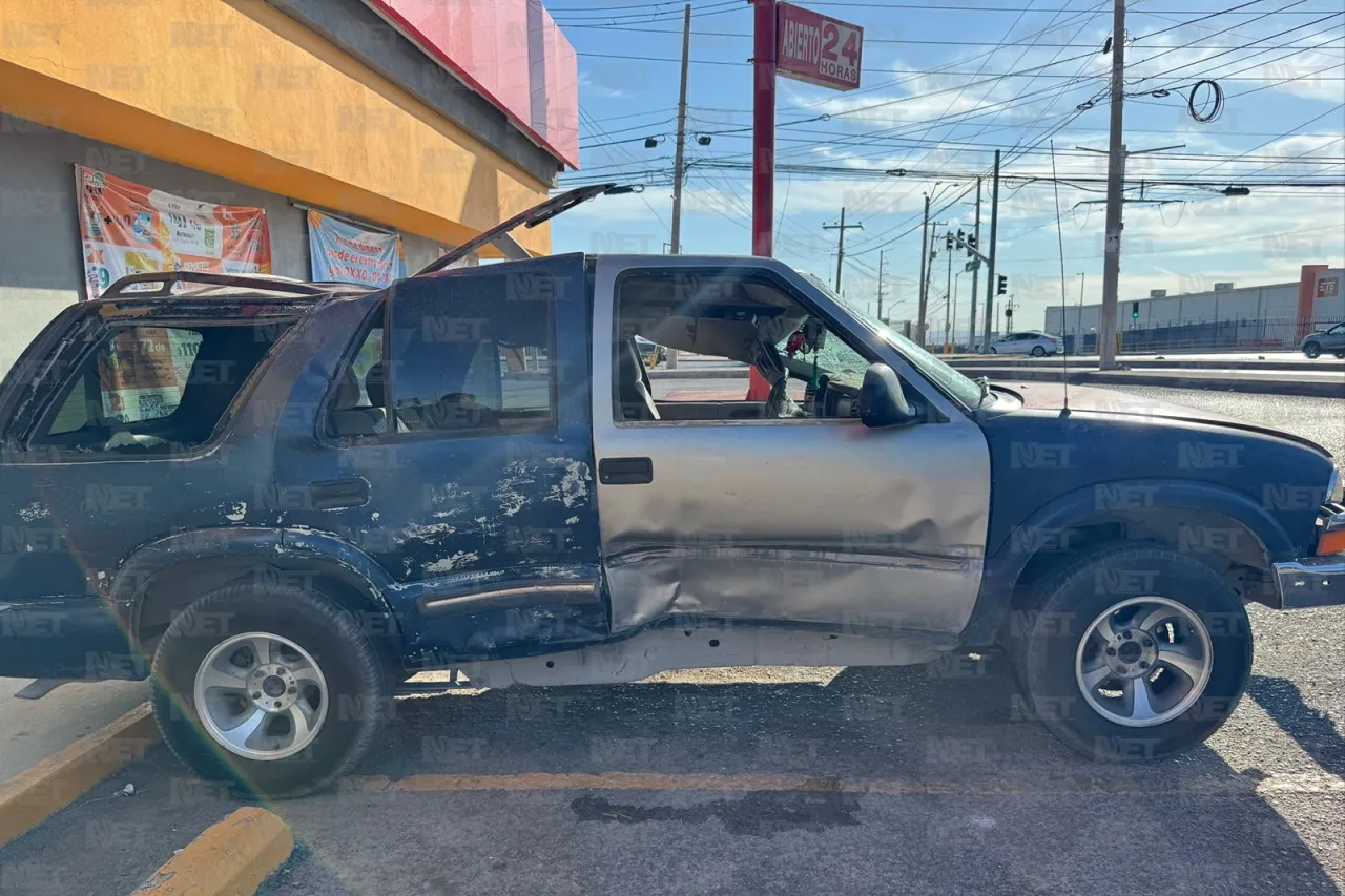 Se pasa el semáforo y vuelca en la Santiago Troncoso