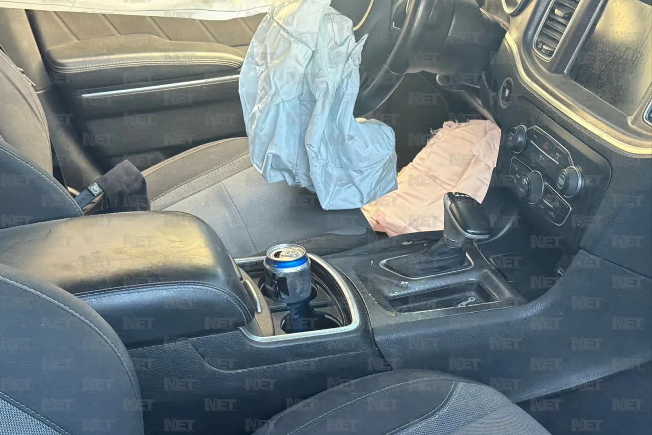Conductor choca y huye en la San Antonio; auto sería de car wash cercano