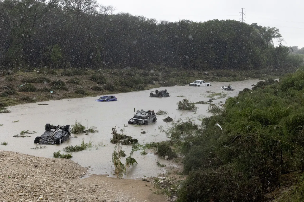 Inundaciones en San Antonio dejan al menos 5 muertos