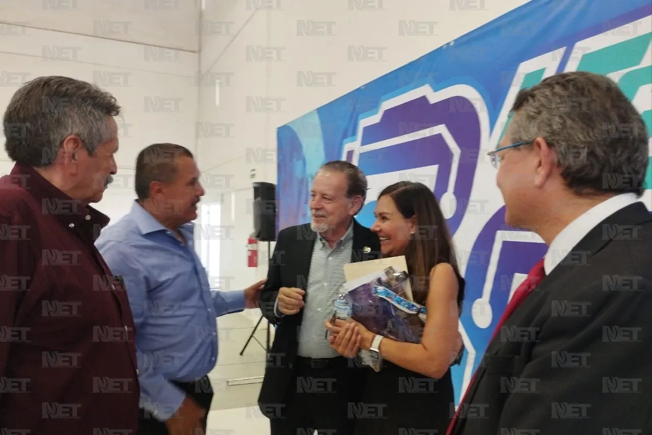Celebra UTCJ su 26 aniversario con alumnos del turno vespertino