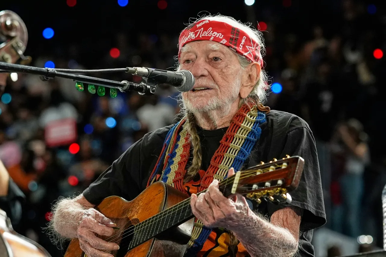 Willie Nelson sigue disfrutando la vida que ama a los 92: 'Aún no he terminado'