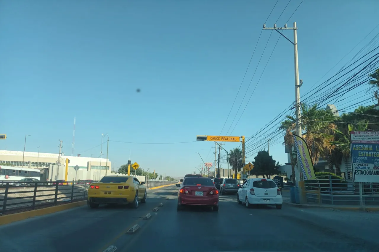 Van más de 2 mil multas por invadir carril confinado del Juárez Bus