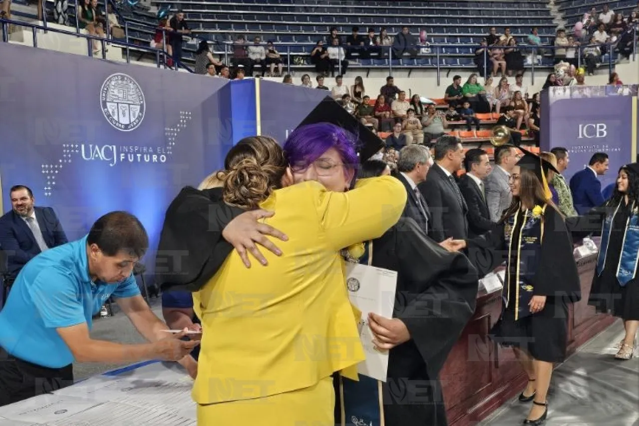 Se gradúan 195 alumnos de Ciencias Biomédicas  de la UACJ