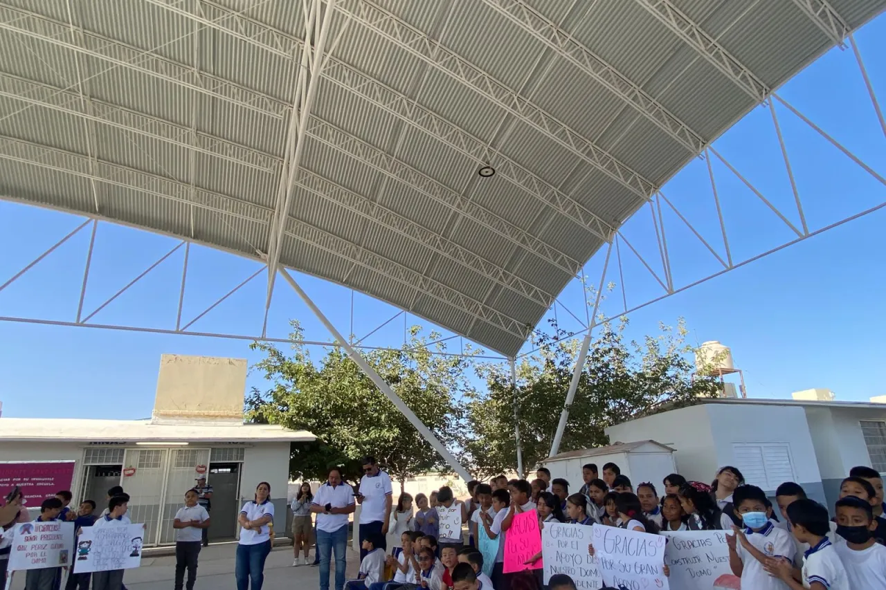 Entrega alcalde domo y barda en la primaria Sentimientos de la Nación