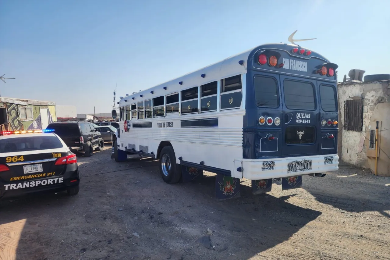 Multan y mandan al corralón a 49 ruteras en Juárez por incumplir ley