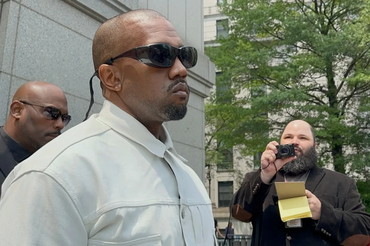 Kanye West se presenta al juicio de Sean 'Diddy' Combs, pero no puede entrar
