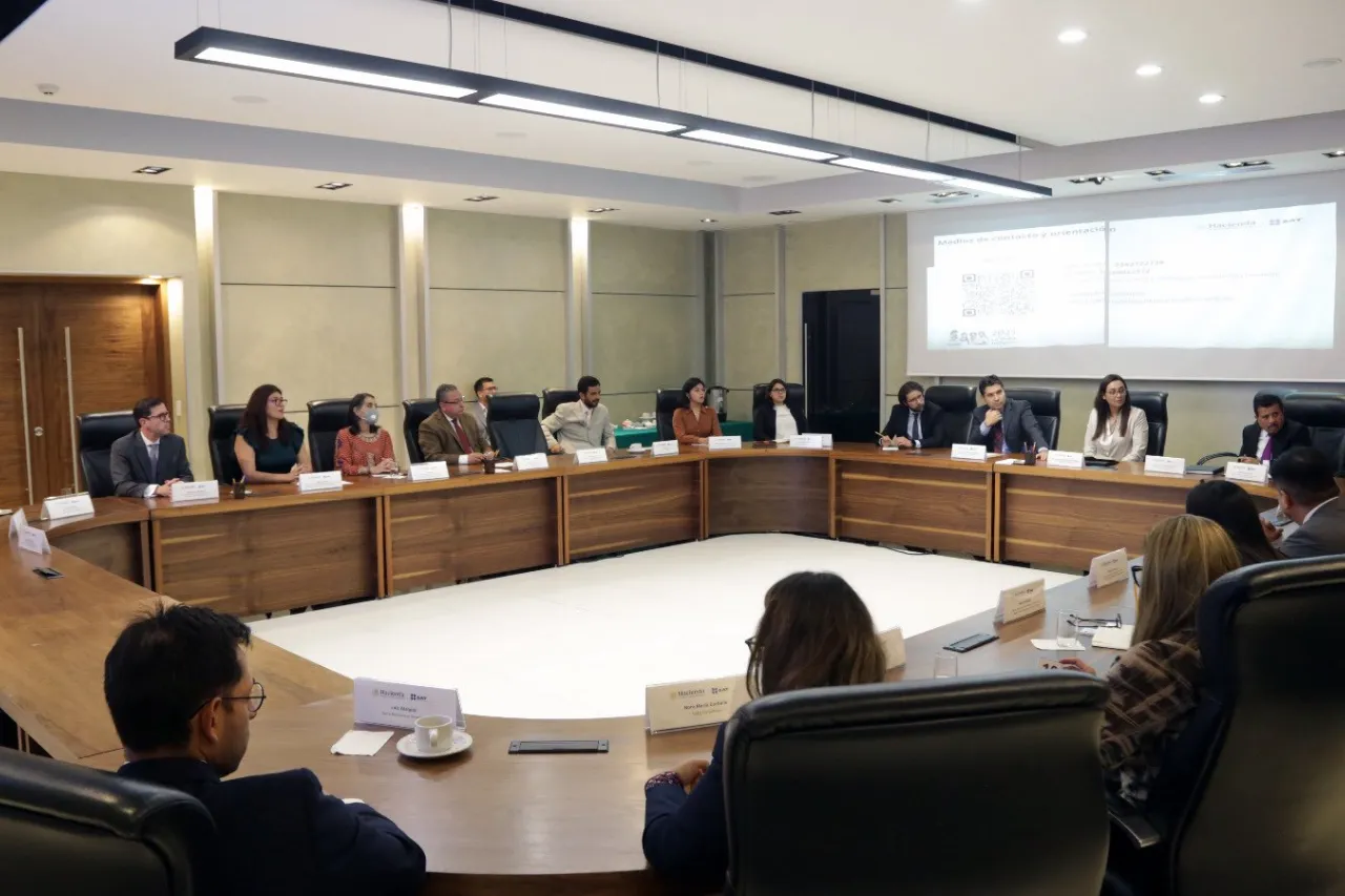 SAT presenta programa de capacitación contra el lavado de dinero
