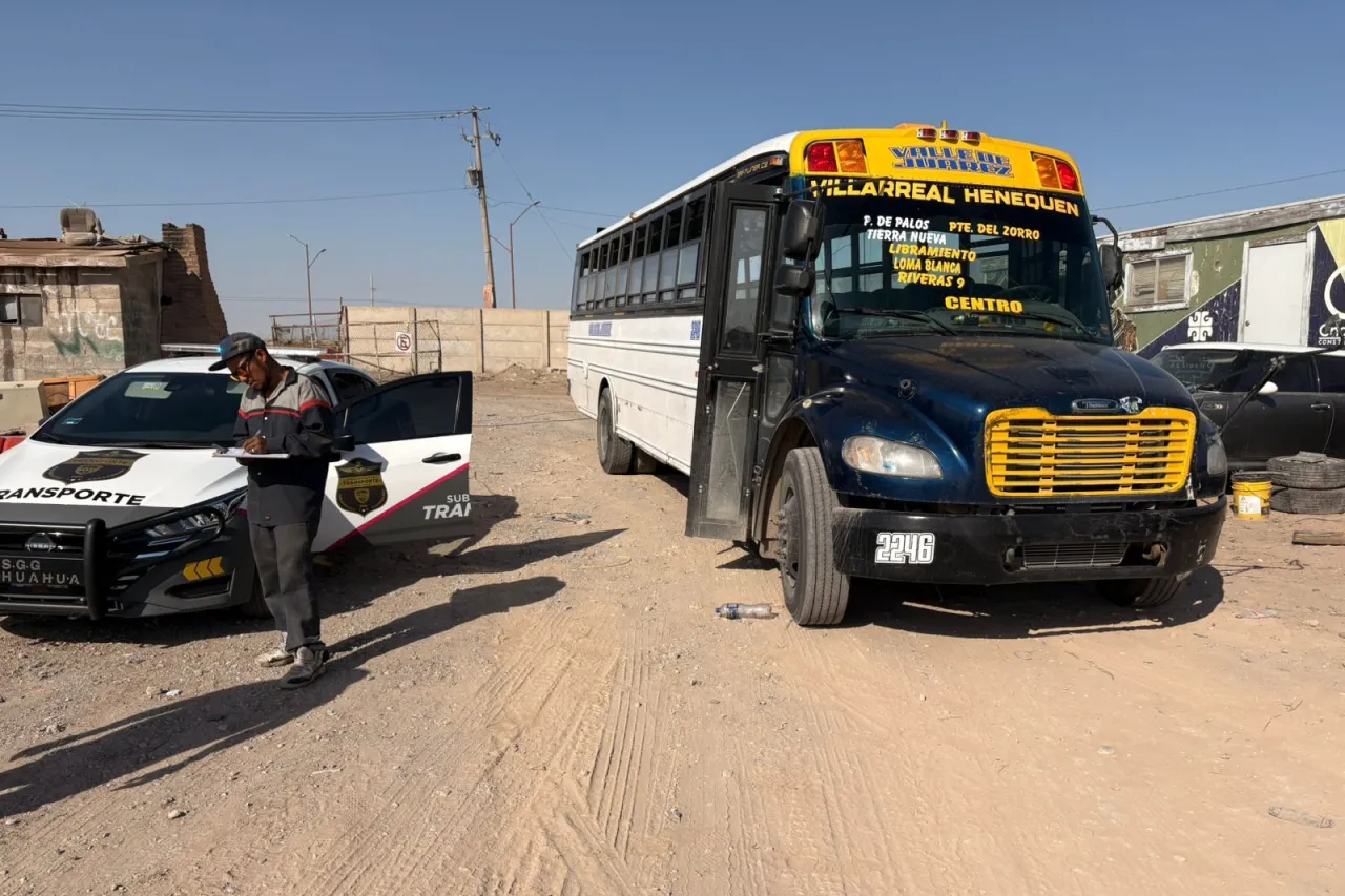Multan y mandan al corralón a 49 ruteras en Juárez por incumplir ley