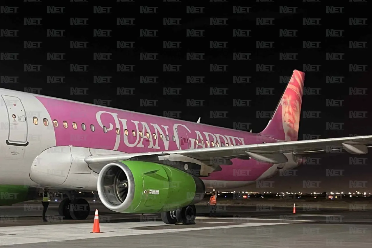 Avión 'Juan Gabriel' sobrevuela Ciudad Juárez
