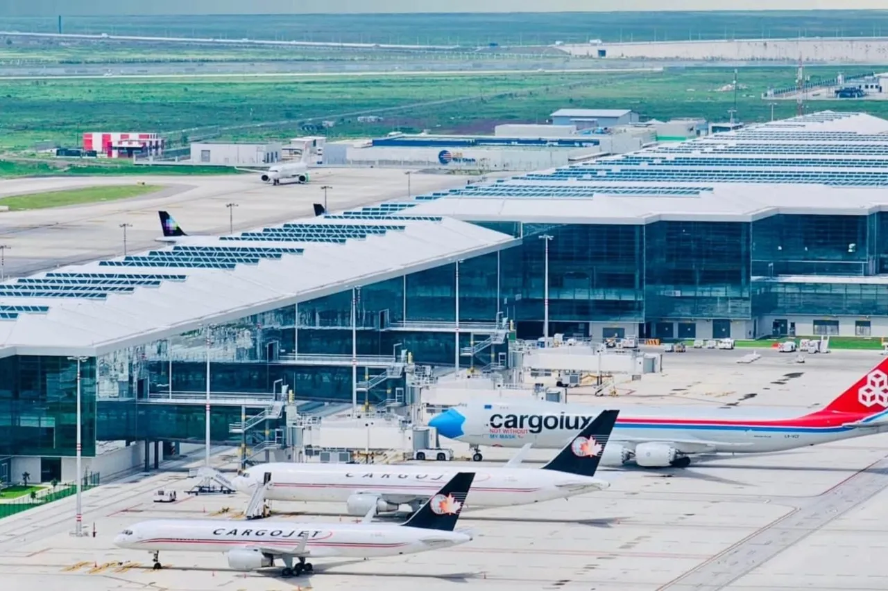 Crece 4.8% llegada de turistas internacionales vía aérea en primer cuatrimestre