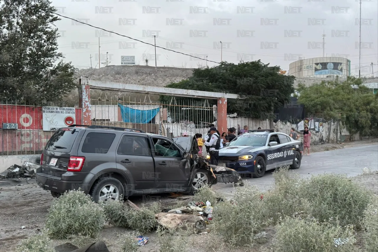 Ebrio pierde control de camioneta y provoca fuerte choque