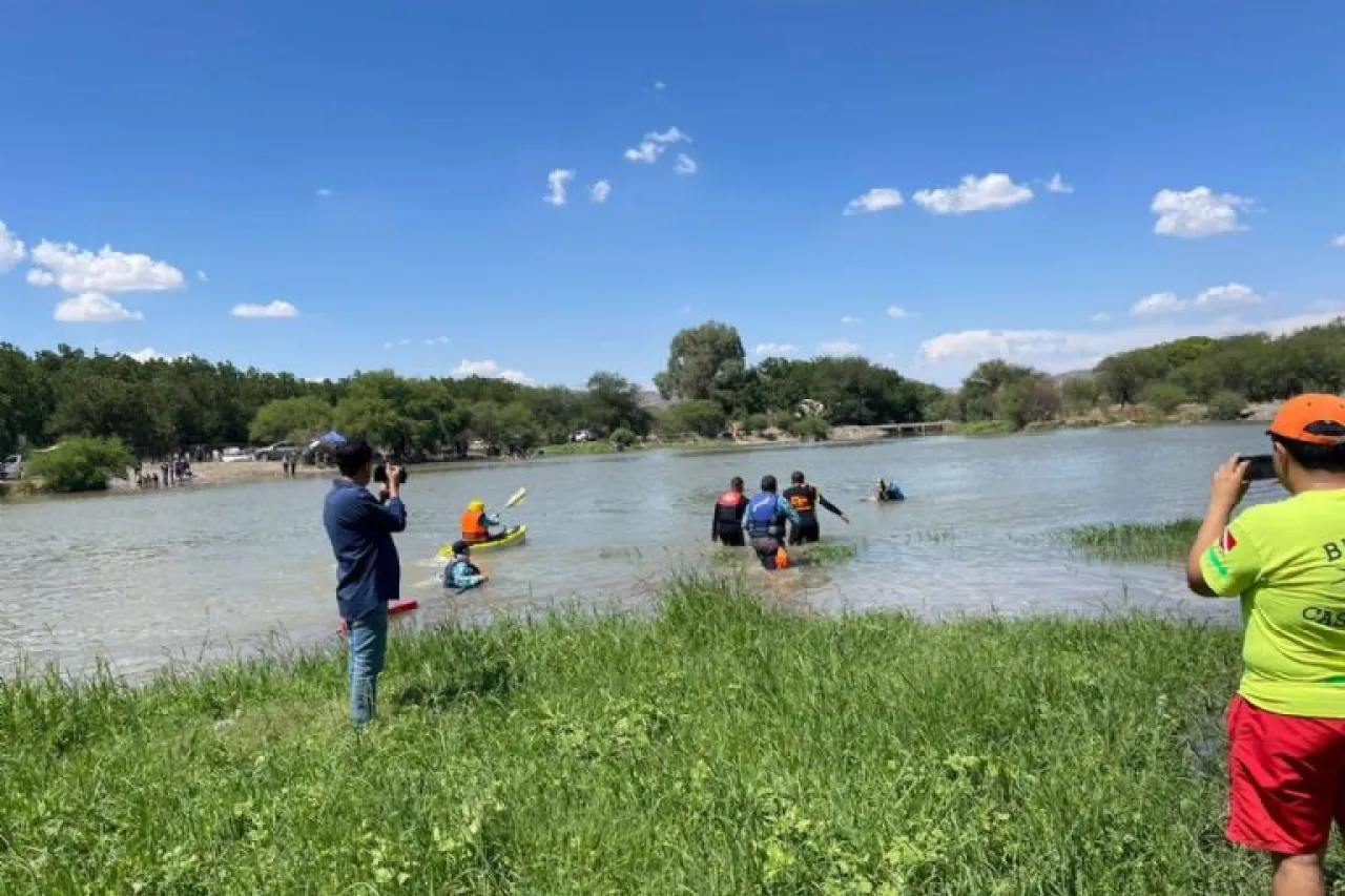 Muere ahogado tras salvar a su esposa e hijo de río; celebraban el Día del Padre