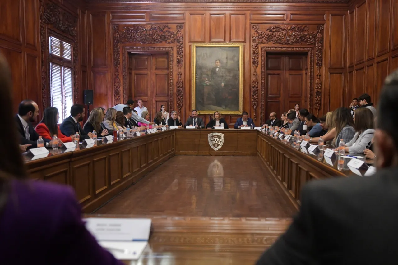 Recibe Maru a magistrados electos en Palacio de Gobierno