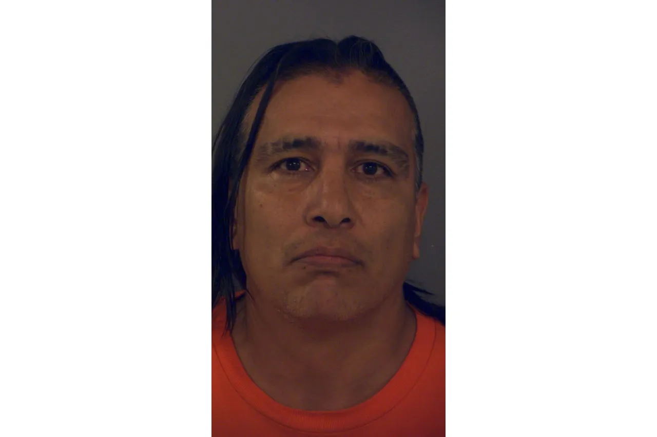 Lo arrestan por posesión de arma durante protesta en El Paso