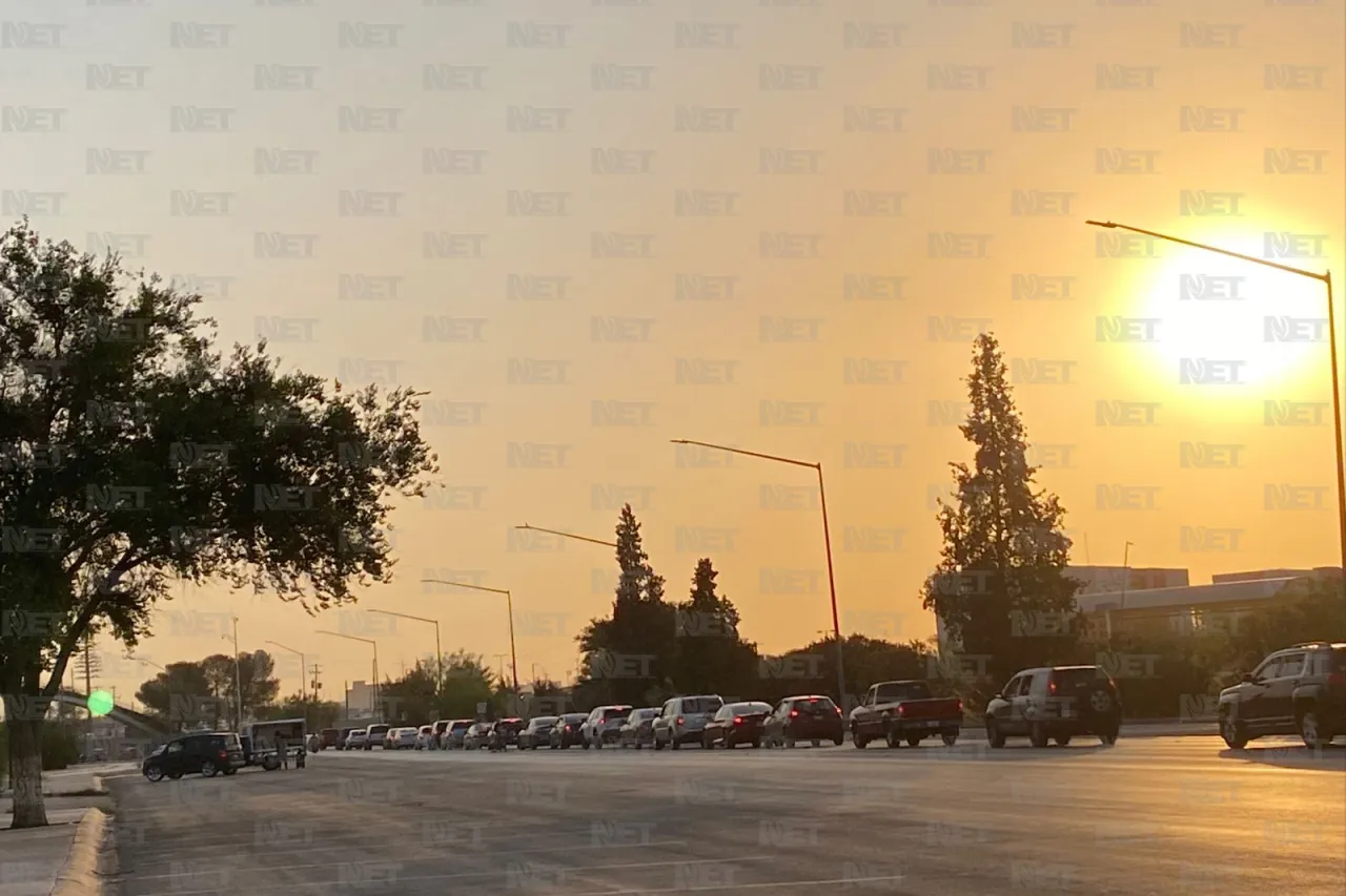 Fronterizos esperan por más de una hora para cruzar a El Paso
