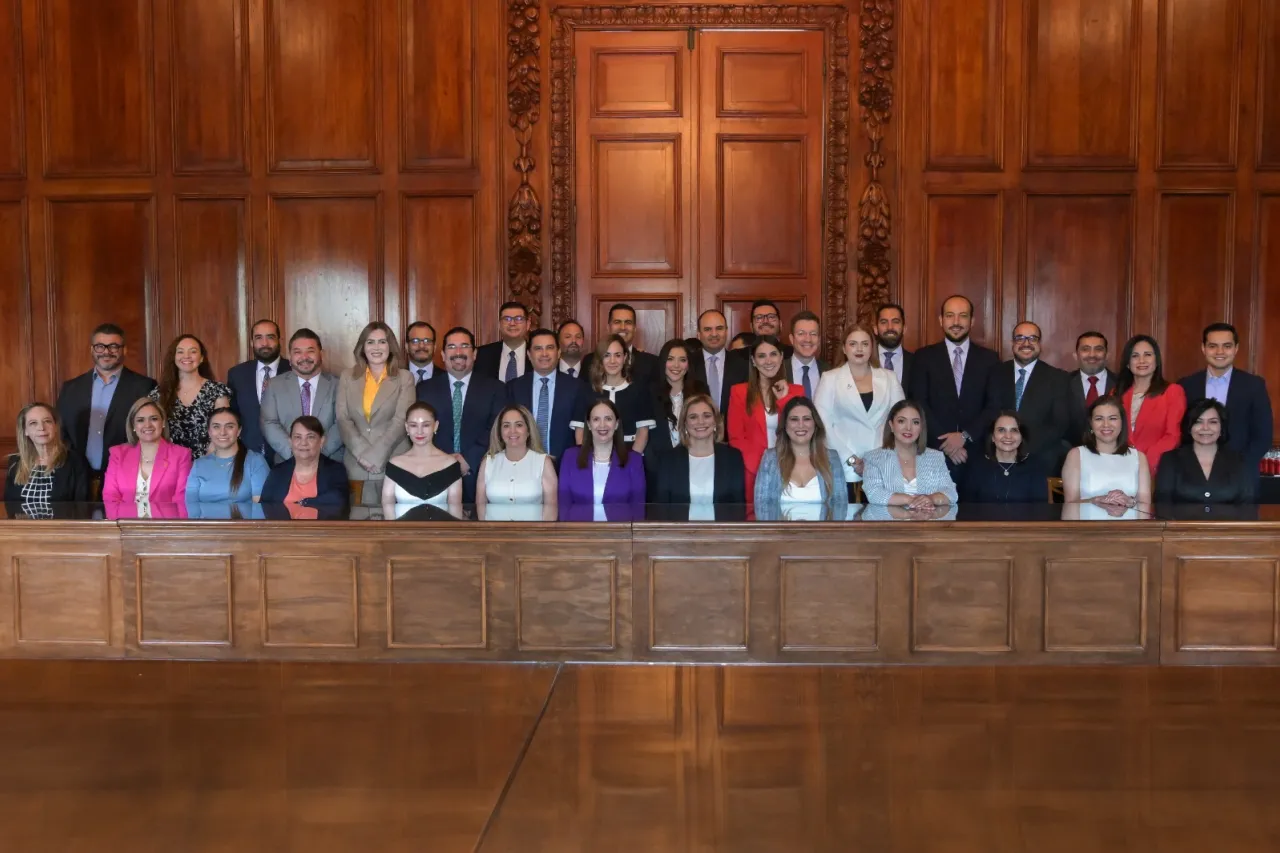 Recibe Maru a magistrados electos en Palacio de Gobierno