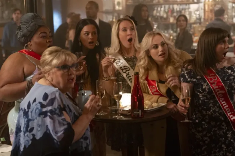 Reseña: 'Bride Hard' de Rebel Wilson, una película de bodas que no destaca