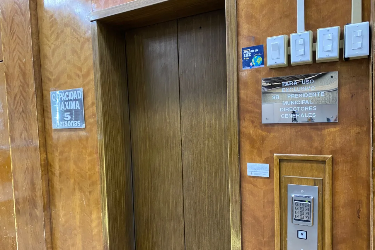 Tardarán tres meses en renovar elevadores de Presidencia