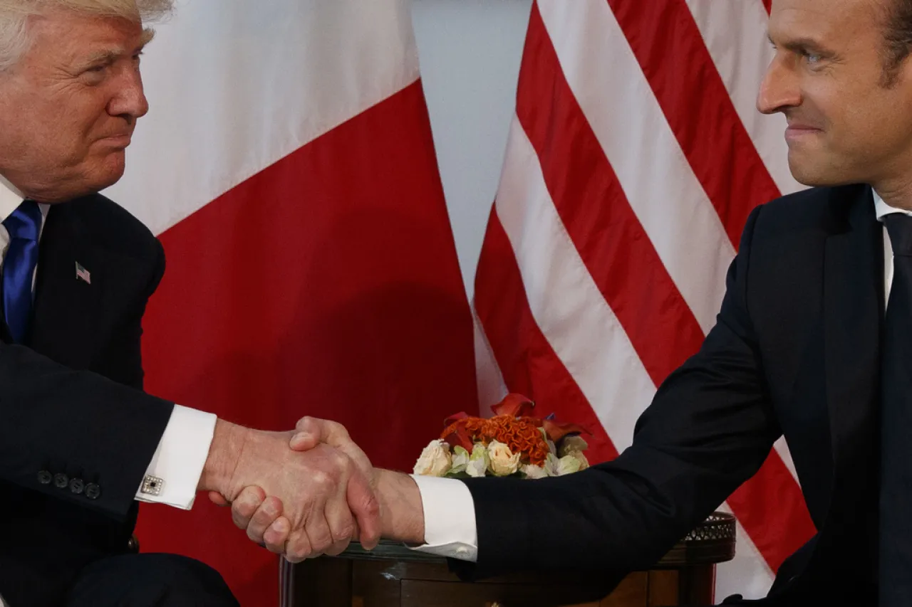 Critica Trump a Macron por comentarios sobre su salida temprana del G7