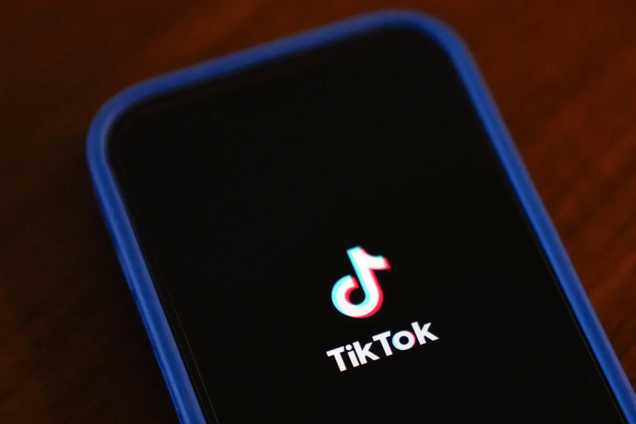 Nueva prórroga: Trump extiende plazo para venta de TikTok