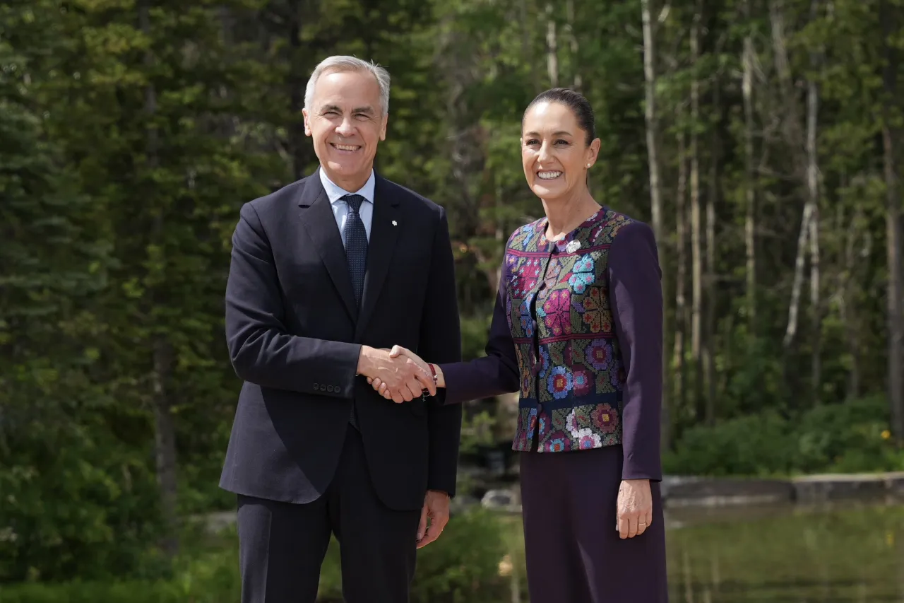 Sheinbaum se reúne con el primer ministro de Canadá en la Cumbre del G7