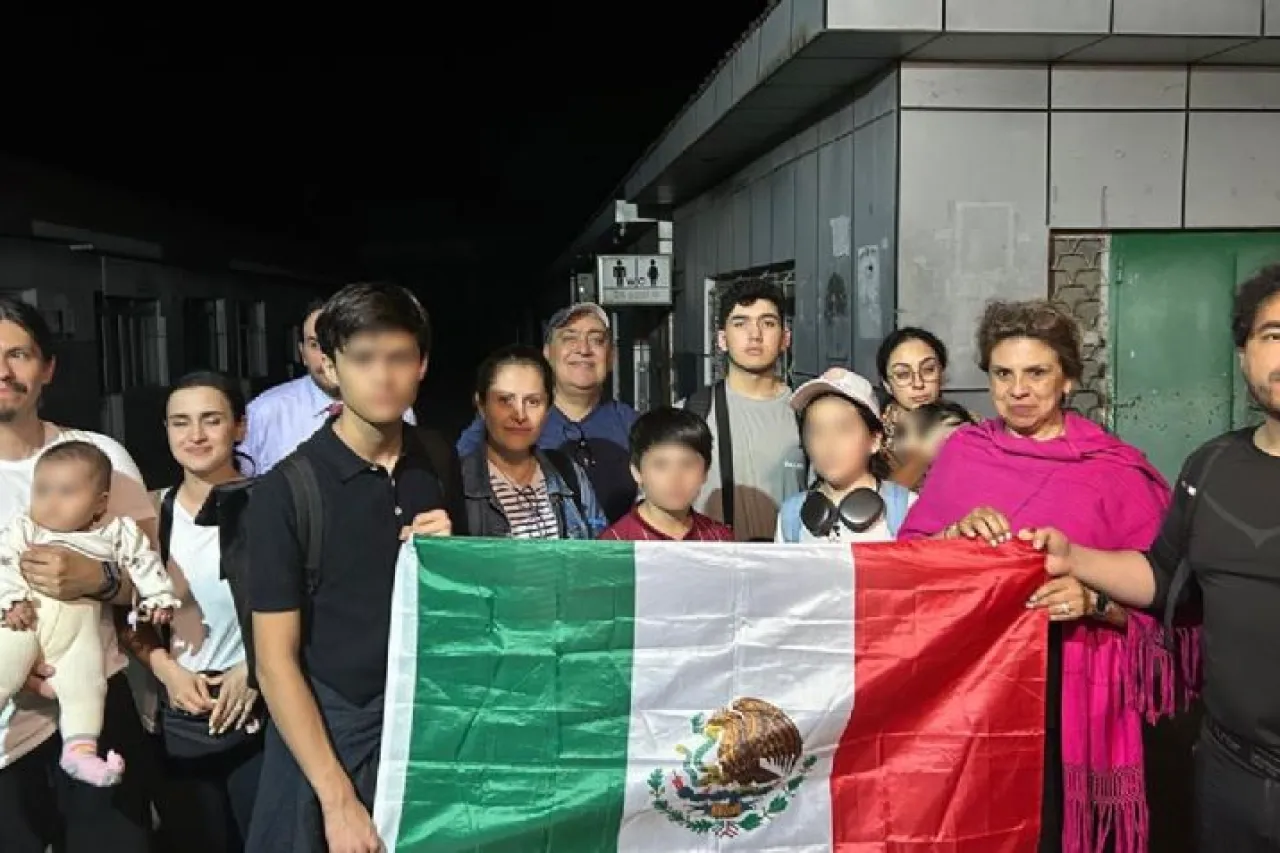 Evacúa México a 18 connacionales de Irán y mantiene asistencia en Israel
