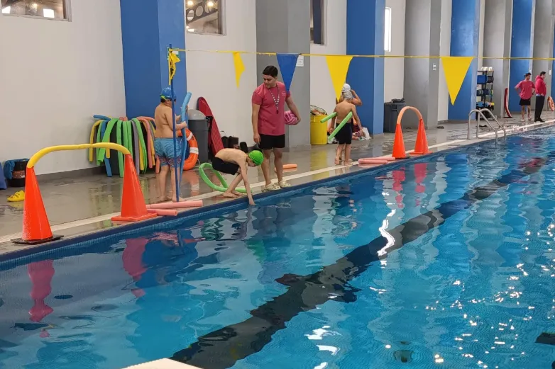 Verano Acuático UACJ: natación y diversión para combatir el calor