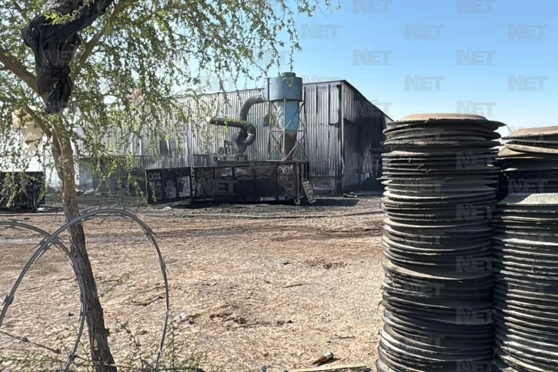 Arde trituradora de llantas; combaten incendio por varias horas