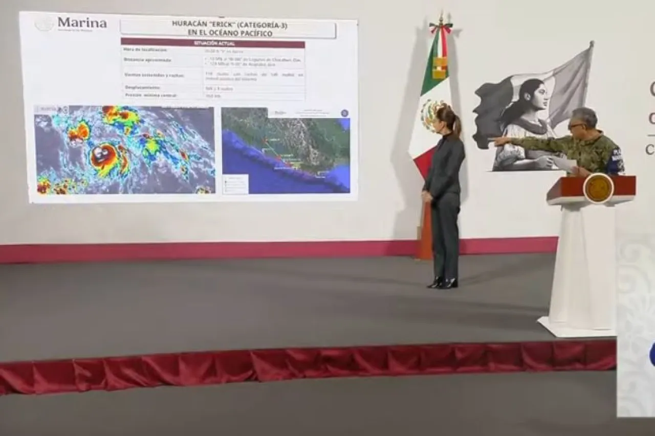 Huracán Erick deja los primeros daños en costas mexicanas