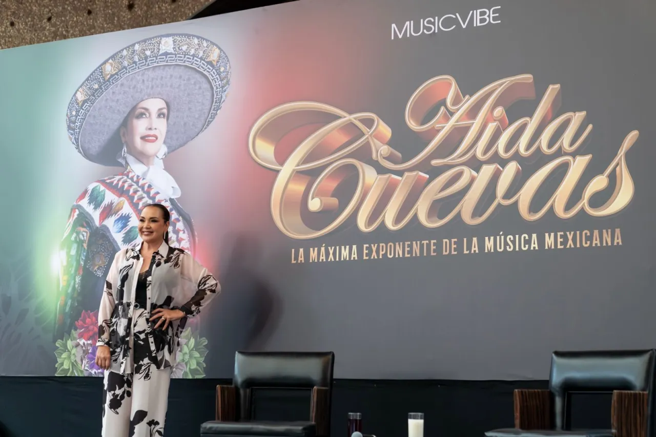 La máxima exponente de la música mexicana, Aida Cuevas, festeja 50 años cantando