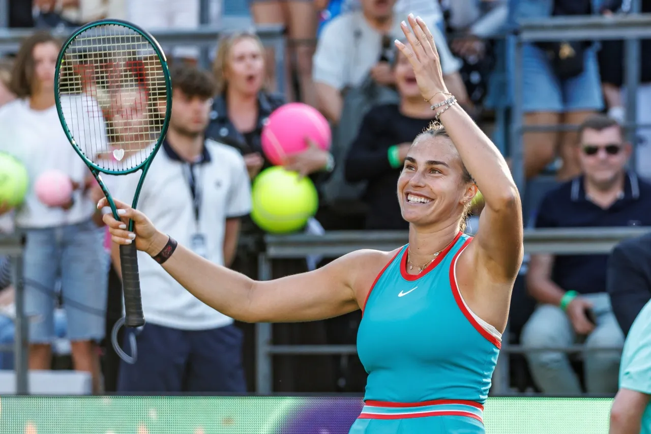 Sabalenka logra una loca remontada para vencer a Rybakina en Berlín